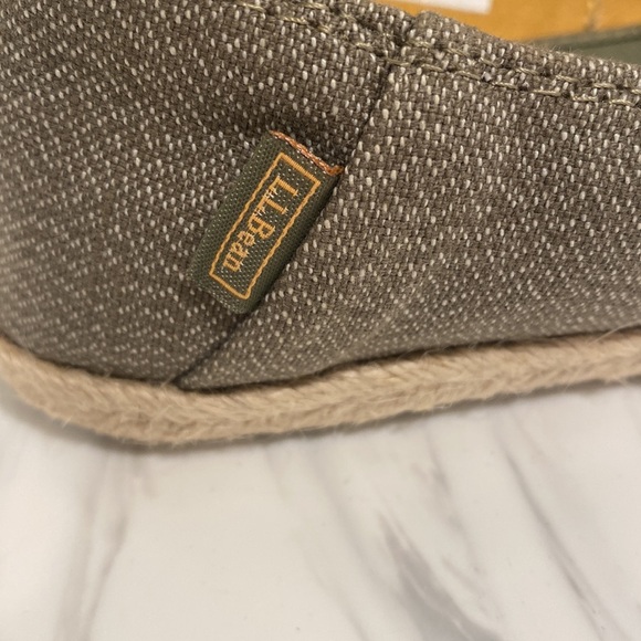 L.L. Bean Womens Olive Slip-On Shoes. Size 8. Excellent condition - Picture 2 of 4
